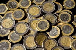 L'euro touche le fond face au dollar