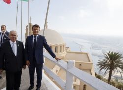 Macron conclut son opération de charme en Algérie