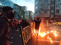 Manifestations: l'Iran face à un défi sans précédent