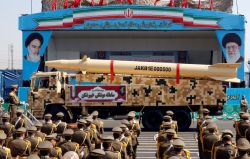 L'Iran dévoile un nouveau missile de moyenne portée