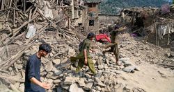 Séisme en Afghanistan: les survivants fouillent les décombres