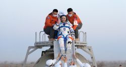 Les astronautes de Shenzhou-21 rentrent sur Terre après une mission spatiale prolongée