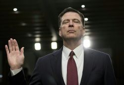 L'ex-directeur du FBI James Comey, cible de Donald Trump, de nouveau inculpé