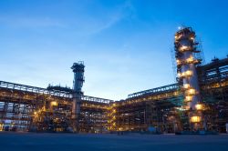 L'Arabie annonce que les attaques iraniennes ont fait un mort et affecté sa production pétrolière