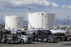 Pétrole: la guerre au Moyen-Orient propulse le baril au-delà de 90 dollars