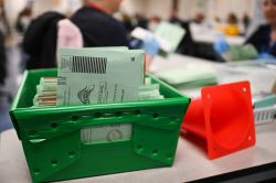Trump cible le vote par correspondance avant les élections américaines de 2026