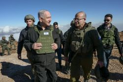 Netanyahou a rendu visite à des troupes israéliennes en Syrie au-delà de la ligne de démarcation