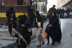 Des familles alaouites forcées de quitter leur quartier près de Damas