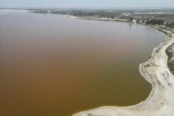 Au Sénégal, le lac Rose retrouve sa couleur mythique et ses touristes 