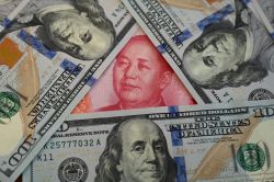 Les surtaxes américaines entrent en vigueur, plus de 100% pour la Chine