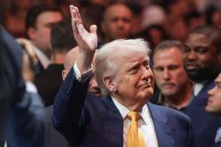 Droits de douane: Trump avertit qu'aucun pays n'est \