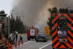 Des routes rouvertes en Israël mais les pompiers luttent toujours contre le feu