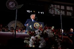 Iran: Washington espère de nouvelles discussions mais Trump accentue la pression