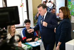 La Roumanie retourne aux urnes, l'extrême droite en tête des sondages