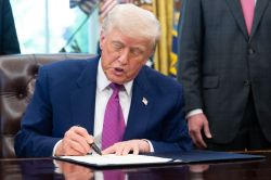 Donald Trump annonce un décret pour faire baisser les prix des médicaments aux Etats-Unis