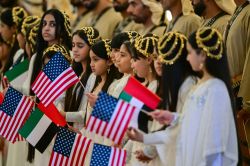 Trump atterrit aux Emirats arabes unis, dernière étape de sa tournée dans le Golfe