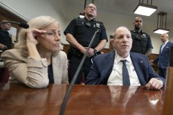 Procès Weinstein: le jury tranche entre culpabilité et acquittement