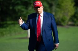 Trump signe un décret levant les sanctions contre la Syrie