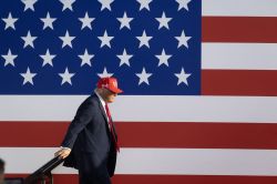 Trump lance son plan pour accélérer le développement d'une IA sans «biais idéologique»