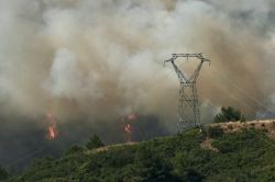 Incendie: le feu encore actif à Marseille mais baisse en intensité