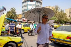 Perturbations massives du GPS en Iran : les civils pris au piège d’un brouillage militaire