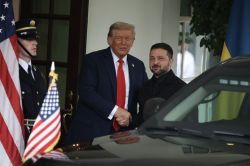 Trump évoque des garanties de sécurité pour l’Ukraine lors de discussions avec Zelensky et les Européens