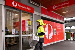 Droits de douanes: 25 pays suspendent leurs envois postaux vers les États-Unis