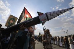 Un navire touché par un projectile au large du Yémen 