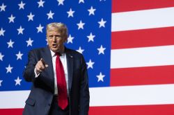 Trump menace la Chine de représailles «massives» après des restrictions de Pékin sur les terres rares