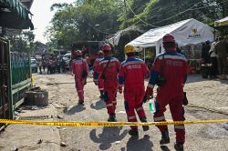 Ecole effondrée en Indonésie: plus aucun signe de vie, lourd bilan redouté