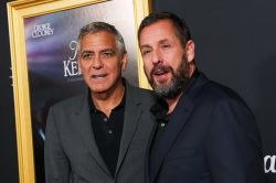 George Clooney revient sur son passé au cinéma, mais regarde vers l'avenir dans la vie