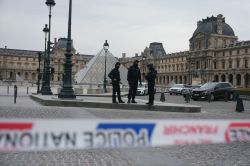 Casse du Louvre: deux mises en examen samedi, trois personnes remises en liberté