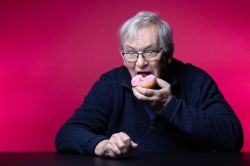 Avec «Complètement paresseux et étourdi», Martin Parr photographie l’absurdité du quotidien