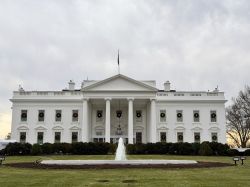 Le périmètre autour de la Maison Blanche bouclé après qu'une fourgonnette a forcé des barrières de sécurité 