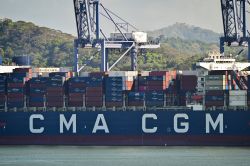L'armateur CMA CGM divise son bénéfice net par deux en 2025