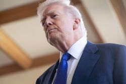 Donald Trump menace de poursuites l'animateur des Grammy Awards