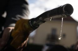 L'Irak démarre ses exportations de pétrole par camions via la Syrie