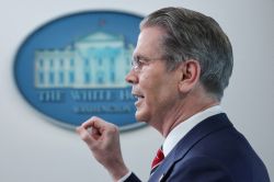 Washington prolonge la suspension de la plupart des sanctions contre le pétrole russe