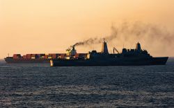 L'Iran saisit deux navires dans le détroit d'Ormuz, Washington minimise