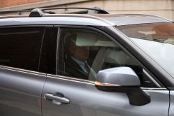 L'ex-directeur du FBI Comey s'est présenté à la justice après sa nouvelle inculpation