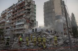 Ukraine: un mort et 31 blessés dans une vaste attaque nocturne sur Kiev