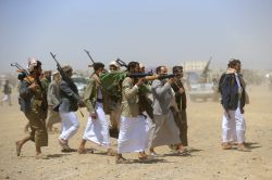 Yémen: les Houthis menacent l'Arabie saoudite, dénonçant une intrusion dans leur espace aérien