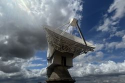 Satellites et débris en orbit : sous un ciel encombré, les experts britanniques en alerte
