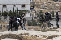 Cisjordanie: Royaume-Uni, France, Canada veulent sanctionner le commerce avec les colonies, Israël riposte