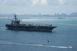 Le porte-avions américain Abraham Lincoln quitte la Thaïlande