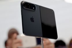 Apple dévoile son premier iPhone pliable, et relève encore les prix