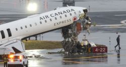 Un avion percute un véhicule de secours à LaGuardia
