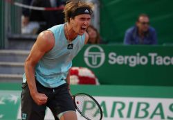 Tsitsipas se sort du guêpier Schwartzman à Monte-Carlo