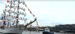 L'Armada 2023 sillone la Seine sous la pluie