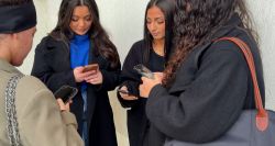 Au lycée, les téléphones dans des mallettes pour mieux se concentrer